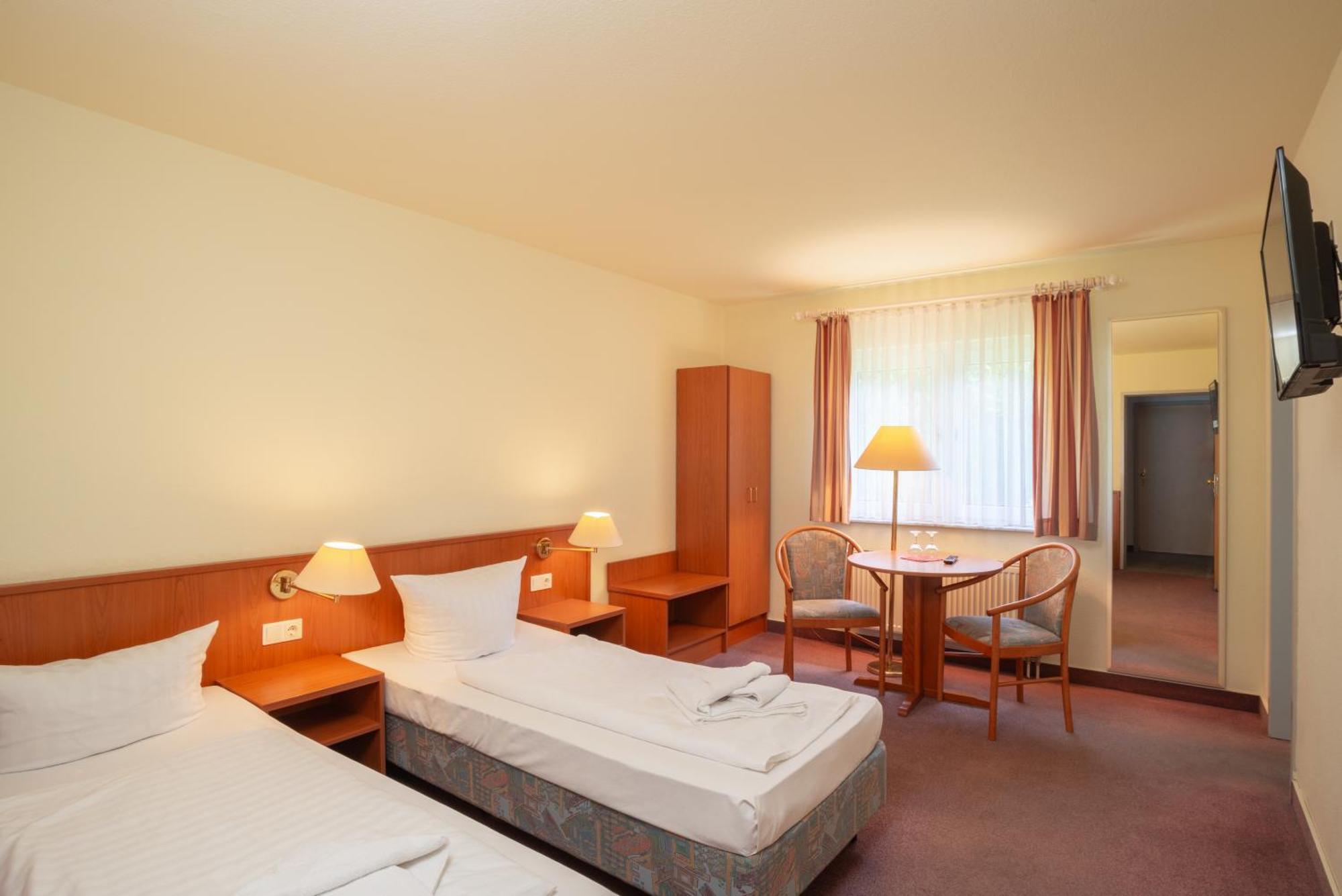 Waldhotel Schoeneiche -Self Check-In- Екстериор снимка