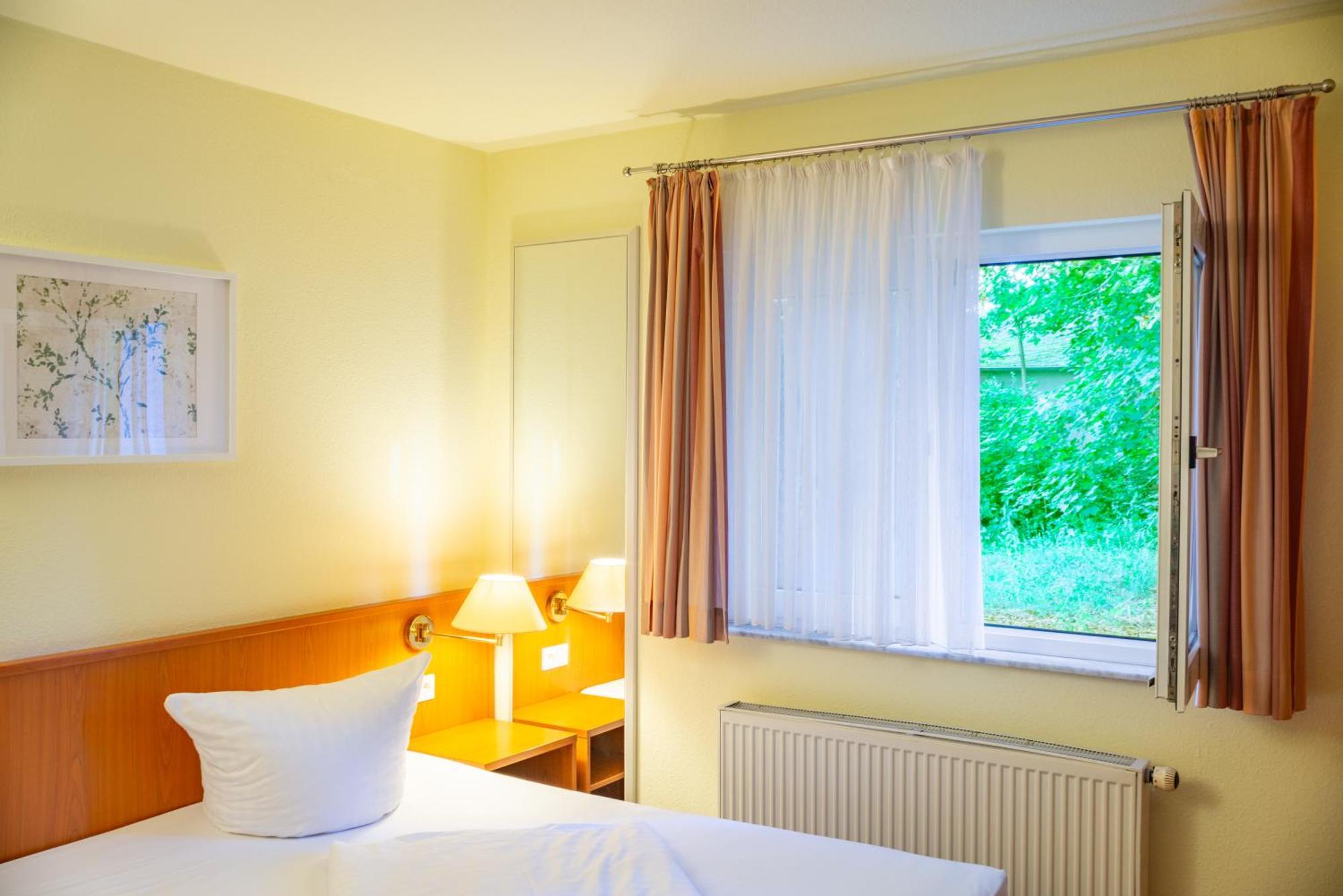 Waldhotel Schoeneiche -Self Check-In- Екстериор снимка