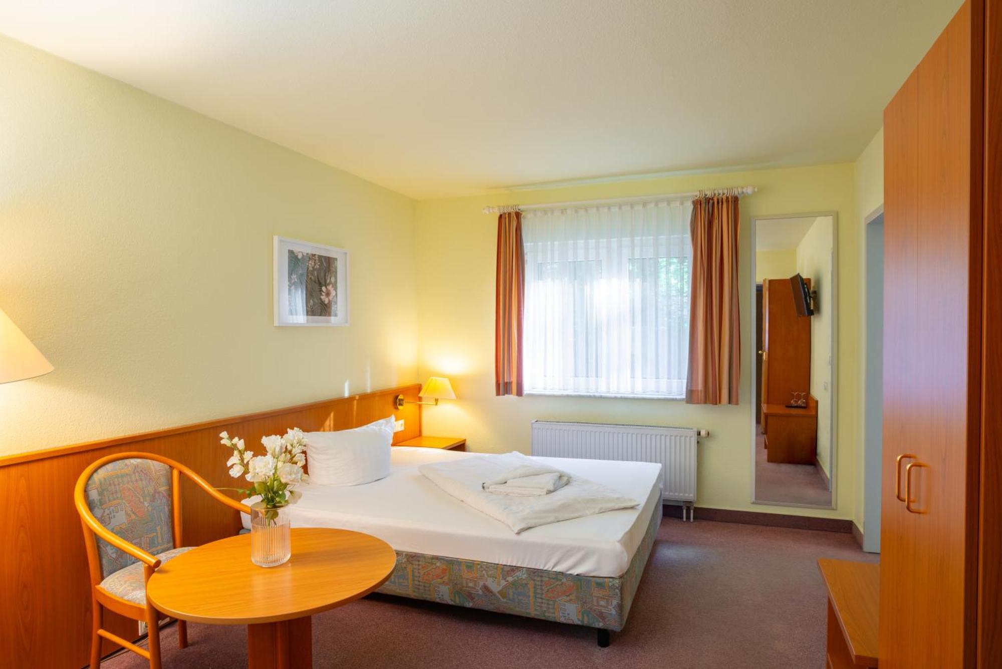 Waldhotel Schoeneiche -Self Check-In- Екстериор снимка